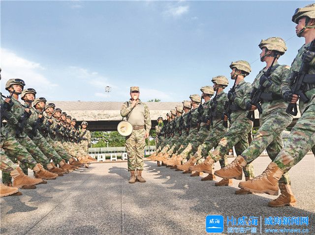 九三阅兵信息支援部队方队教练员曲潇回威