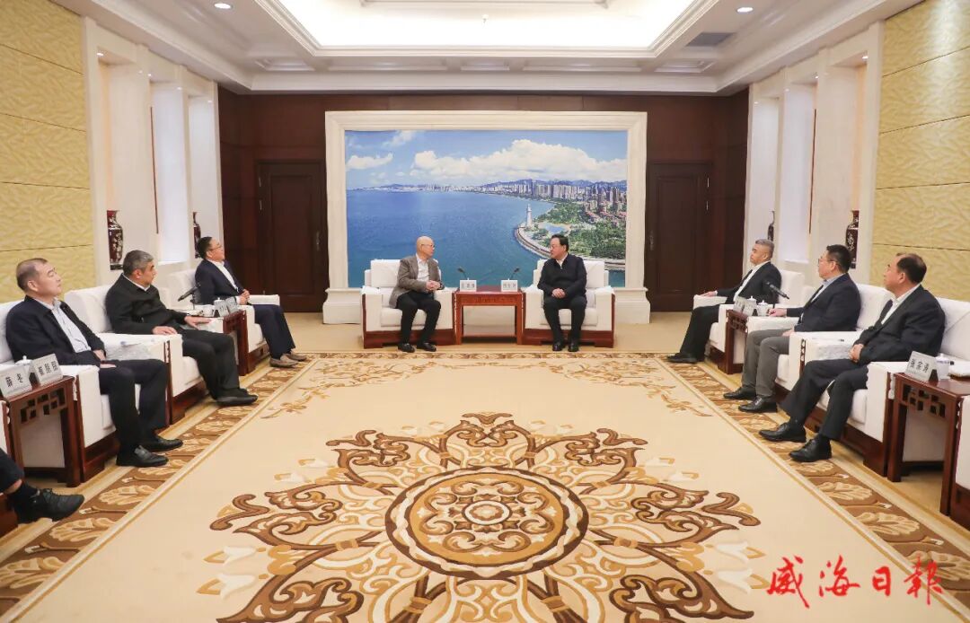 闫剑波会见参加资本赋能产业招商推介会的嘉宾代表