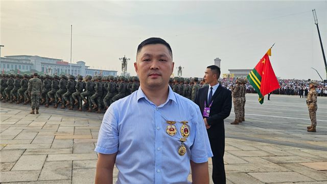 荣耀时刻！威海“大国工匠”谷大伟在阅兵现场观礼！