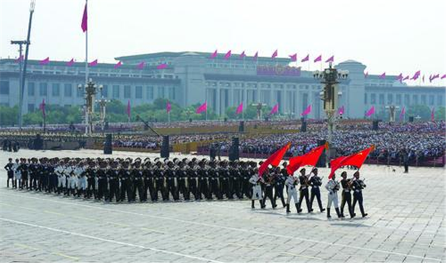 威海出品的三军仪仗队女兵马靴，踏地何以如此响亮？