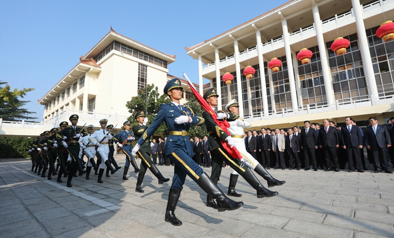 祝福祖国！威海市举行升国旗仪式