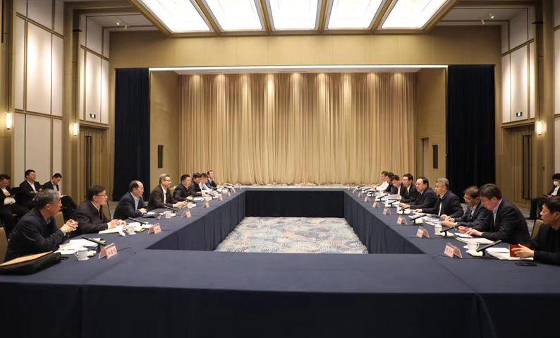 闫剑波与国家电投集团董事长钱智民座谈交流
