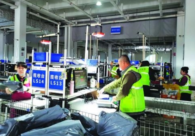 跨境电商奋战“双十一”大促 日均单量突破12万单