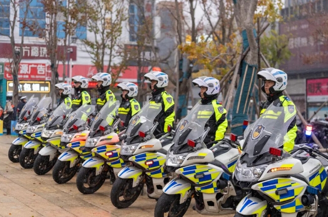 威海举行“全国交通安全日”主题宣传活动